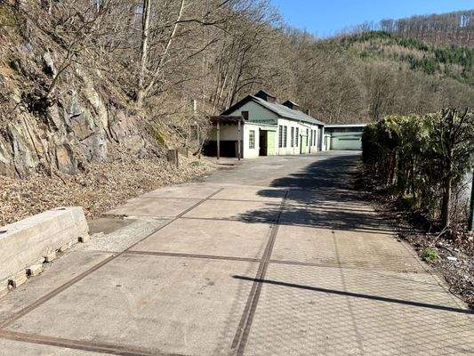 Freifläche neben Bauteil 5