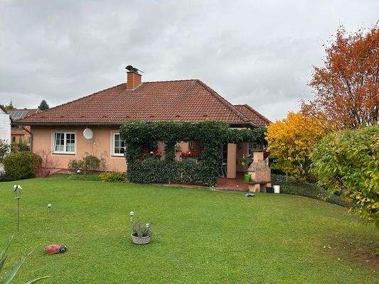 Blick vom Garten zum Haus/Terrasse