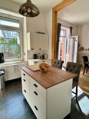Küche mit Blick zum Essbereich