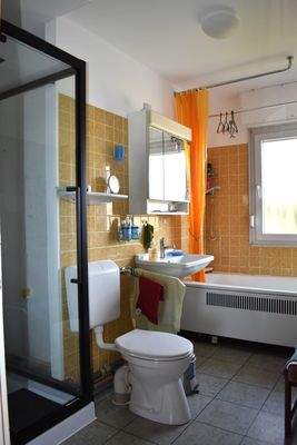 Teilsaniertes Bad im EG