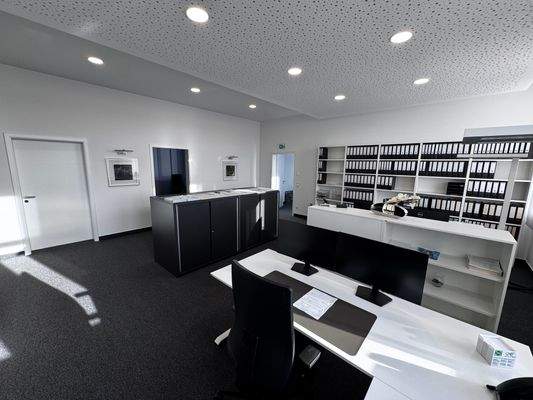 Blick auf weitere 2 Arbeitsplätze