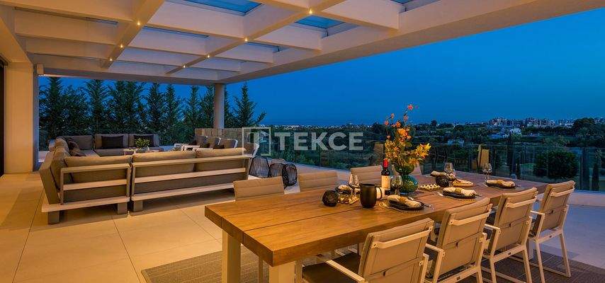 Golf View Villa with Designer Kitchen Near Beach in Benahavís