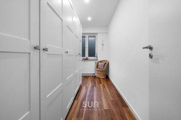 BÜRO/ANKLEIDEZIMMER