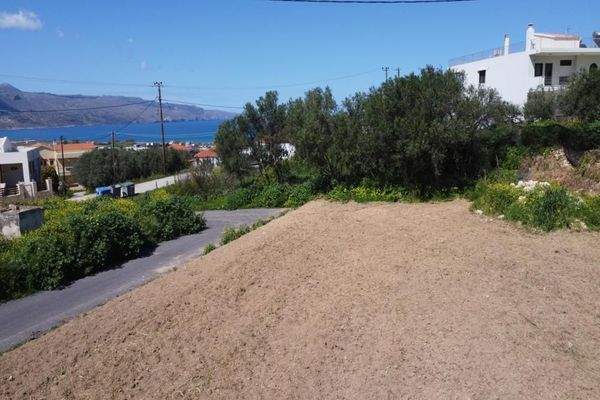 Kreta, Tavronitis: Grundstück mit hoher Bebaubarkeit in Meeresnähe zu verkaufen