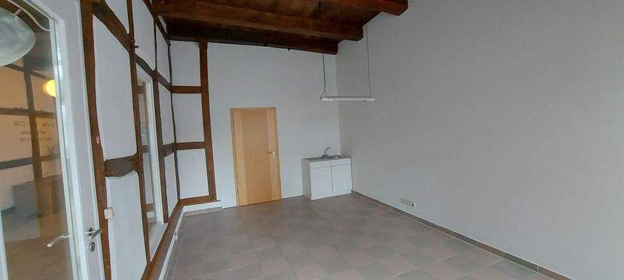 Von der Fensterfront in die Tiefe