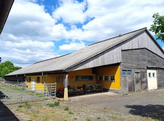 ehemaliger Boxenlaufstall