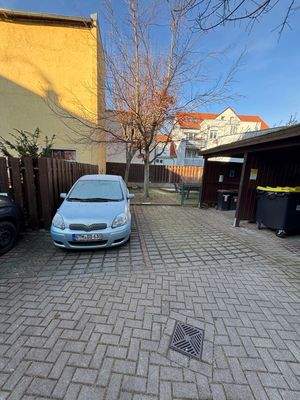 2 Stellplätze (recht schmal)