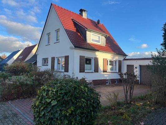 Hausansicht Einfahrt (7)