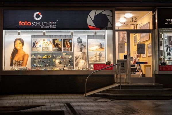 Außenansicht: Schaufenster Fotostudio