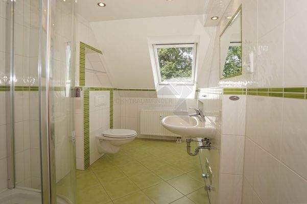 Tageslichtbad mit Dusche