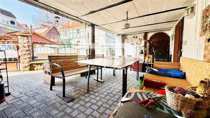 Terrasse / überdacht