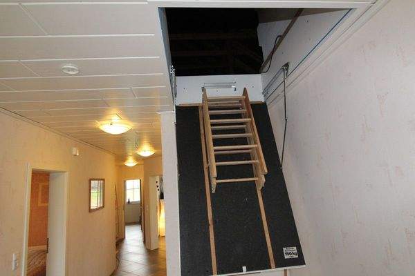 18 - extra breite Aussparung für den Einbau einer festen Treppe