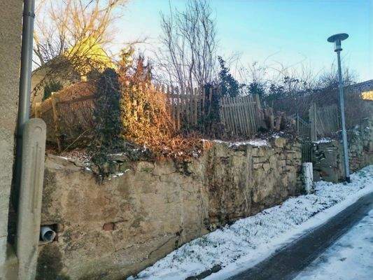 Grundstücksgrenze von der Straße