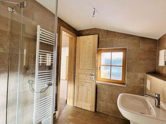 Impressionen Wohnung II im Obergeschoss (Bad)