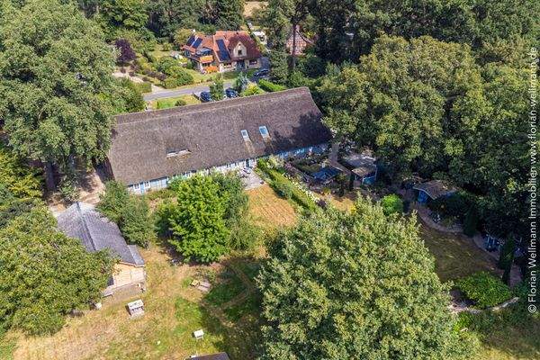Vogelperspektive auf das Grundstück und die Umgebung