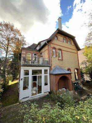 Blick vom Garten auf das Haus