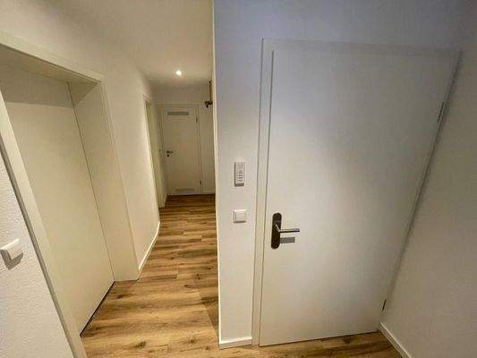 Eingangsbereich und Flur.jpeg