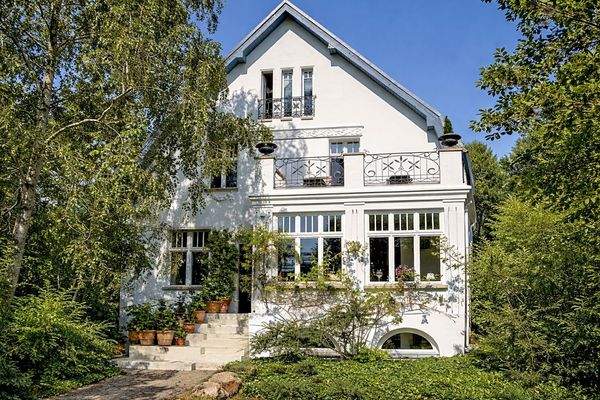 Repräsentative Jugendstilvilla mit Remise