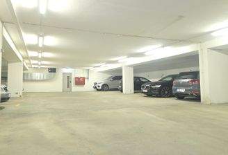 Helle Tiefgarage im Herzen von Waldkirchen