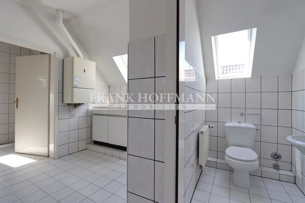 Wc und Küche DG