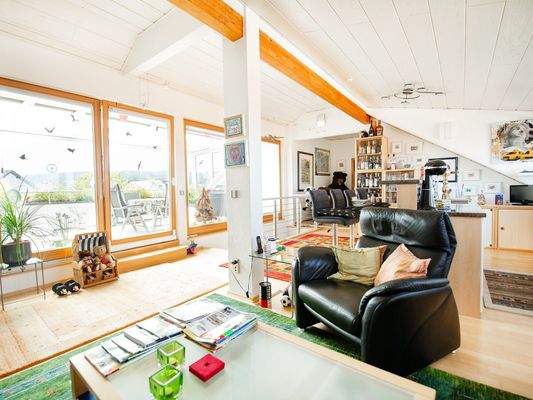 Lichtdurchfluteter Wohnbereich