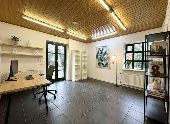 Büro EG virtuell möbliert