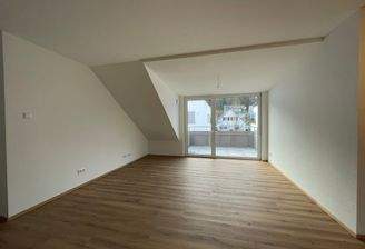 Schlafzimmer mit Zugang zum Balkon