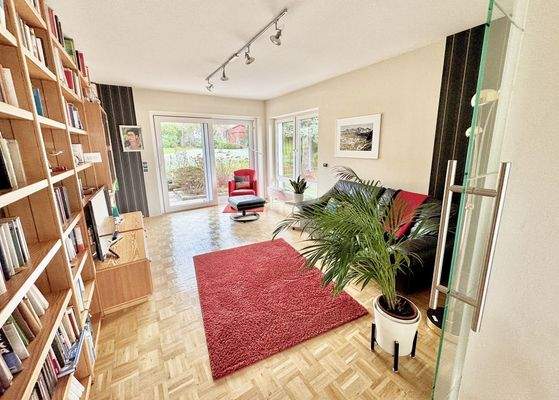 Lesezimmer, Hobbyraum mit Ausgang zur Terrasse