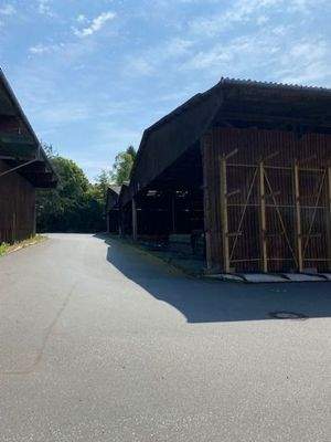 Zufahrt zur Lagerhalle