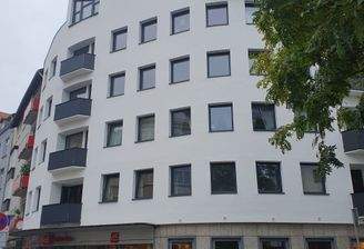 Eckgebäude mit Läden