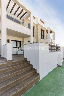 Modern Bungalows with Solarium in Torrevieja, Alicante
