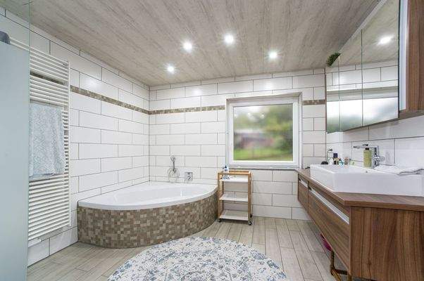 Badezimmer mit Wanne