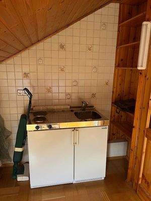 Pantry-Küche im ausgebauten DG-Studio