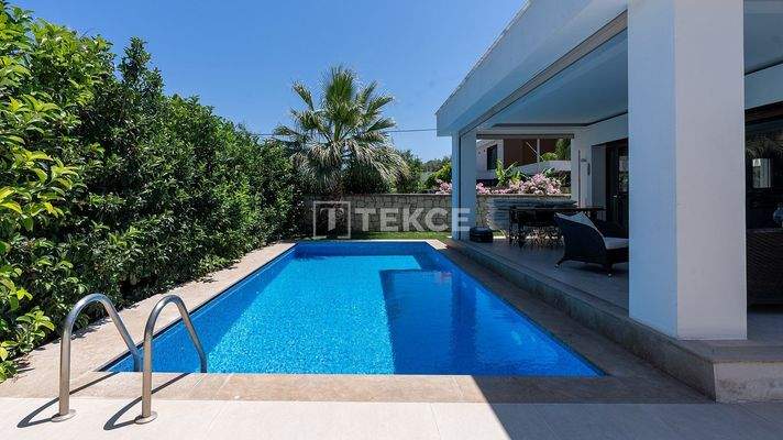Detached Villa with Pool Close to Amenities in Alaçatı Çeşme