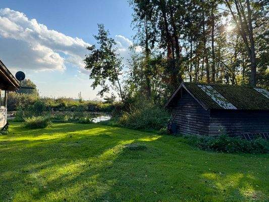 Grundstück mit Hütte
