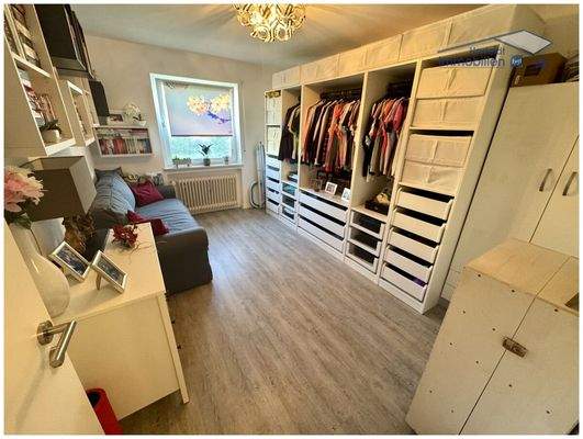 Ankleideraum / Büro / Kinderzimmer – vielseitig nutzbar