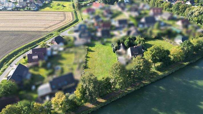 Grundstück mit Umgebung