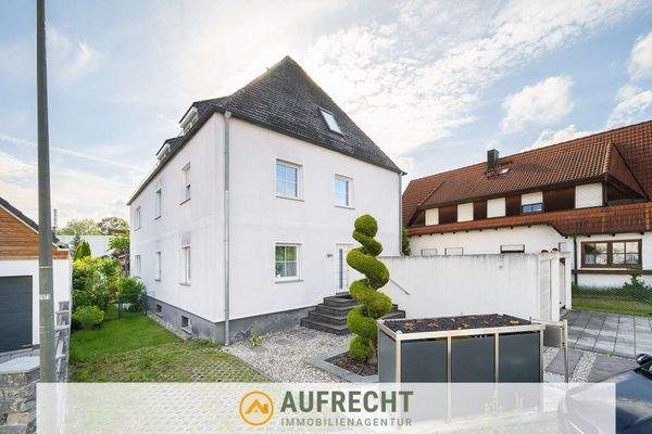 Hausansicht mit Stellplatz