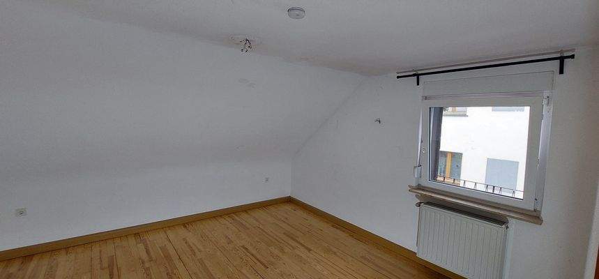 DG Raum 1 (Straßenseite, 1. Foto)