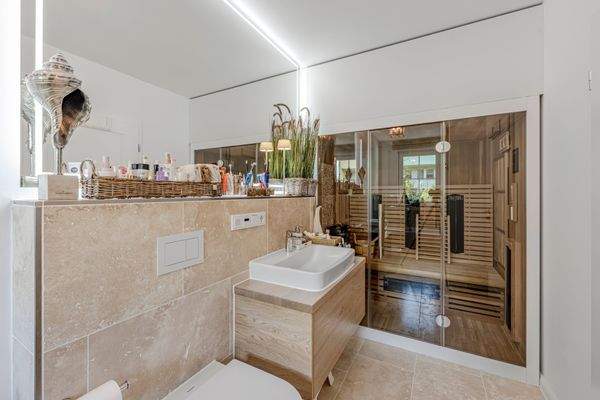 Tageslichtbad en Suite mit Infrarotsauna