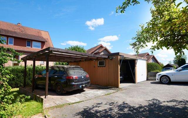 Carport mit Doppelgarage