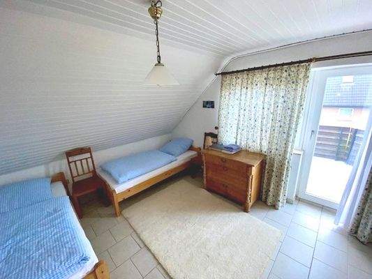 Tolles Kinderzimmer mit Zugang zum Balkon