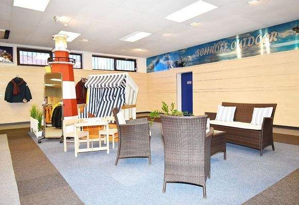 Einbaustrahlern und zwei Luftheizern