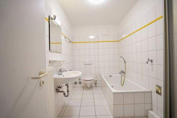 Badezimmer mit Waschmaschinenanschluss