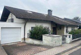 Hauseingang mit Garage