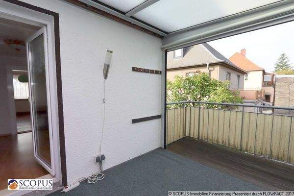 Balkon (teilüberdacht)