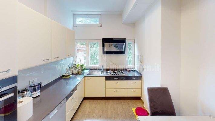 Don-Bosco-Bozen-Bolzano-Vierzimmerwohnung-quadrilocale-hochwertig-Veranda-Badewanne-Dusche-doccia-letzter-Stock-ultimo-piano-Garage