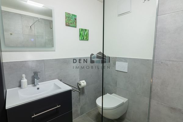 Bathroom IV