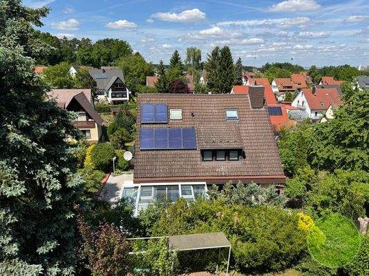 Dachansicht  mit Solaranlage