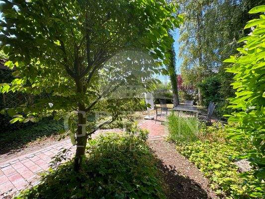 Idyllischer Garten.JPG